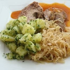 Egybensült fokhagymás sertéslapocka