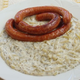 Hagyományos tökfőzelék sült kolbásszal
