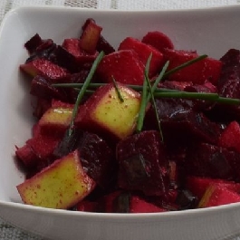 Almás-hagymás céklasaláta