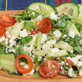 Fehérsajtos saláta