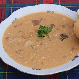 Tejfölös csülkös bableves