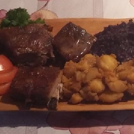 Omlós sült oldalas magyarosan