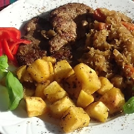 Grilltarja sütőtökös savanyúkáposztával