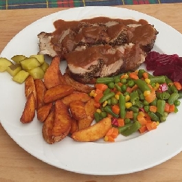 Zöldségágyon sült sertésszűz