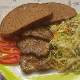 Sörös tarja káposztasalátával