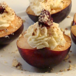 Sajtkrémmel töltött szilva