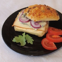 Kétsajtos szendvics