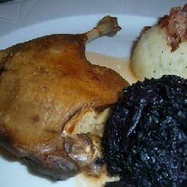 Libacomb párolt káposztával és burgonyagombóccal