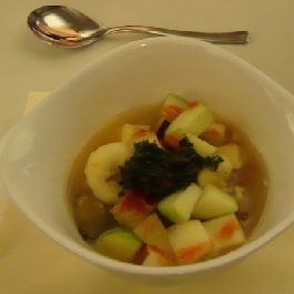 Bazsalikomos gyümölcssaláta