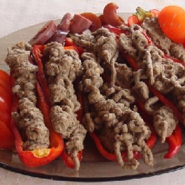 Májpástétom paprikába töltve